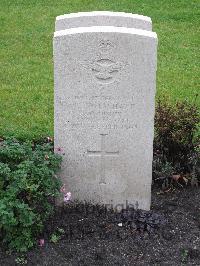 Berlin 1939-1945 War Cemetery - Swinchatt, Kenneth