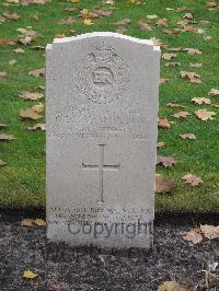 Berlin 1939-1945 War Cemetery - Tamanalailai, R