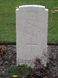 Berlin 1939-1945 War Cemetery - Tomlinson, Garry