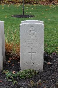 Berlin 1939-1945 War Cemetery - Toomey, Richard William