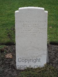 Berlin 1939-1945 War Cemetery - Tyler, Robin William