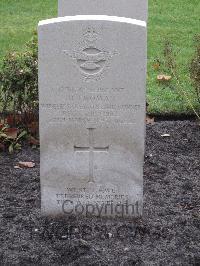 Berlin 1939-1945 War Cemetery - Thomas, Urien