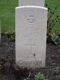 Berlin 1939-1945 War Cemetery - Tones, Eric Boynton