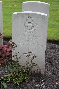 Berlin 1939-1945 War Cemetery - Traylor, Gerald Walter