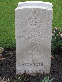 Berlin 1939-1945 War Cemetery - Tugman, Robert