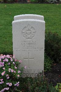 Berlin 1939-1945 War Cemetery - Veitch, Laurence Edward