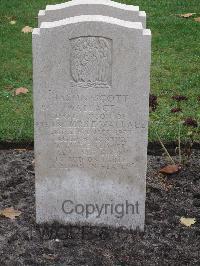 Berlin 1939-1945 War Cemetery - Wallace, Jason Scot