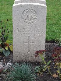 Berlin 1939-1945 War Cemetery - Watt, George Lachlan MacLean