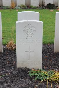 Berlin 1939-1945 War Cemetery - Woodford, Alan MacKintosh