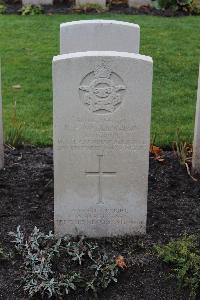Berlin 1939-1945 War Cemetery - Waddington, Robert Frederick