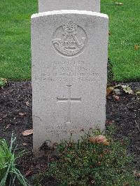 Berlin 1939-1945 War Cemetery - Walton, Edward