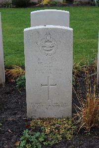 Berlin 1939-1945 War Cemetery - Weet, John Derrick Forbes