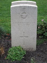 Berlin 1939-1945 War Cemetery - White, Reginald John