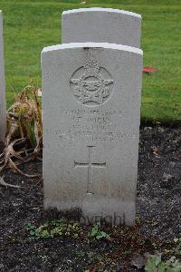 Berlin 1939-1945 War Cemetery - Wicks, Philip Francis