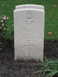Berlin 1939-1945 War Cemetery - Williams, John Loxton