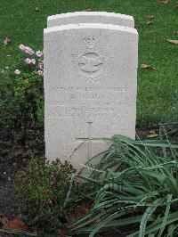 Berlin 1939-1945 War Cemetery - Wright, Ronald