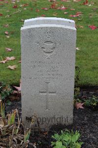 Berlin 1939-1945 War Cemetery - Young, Ronald William