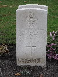 Berlin 1939-1945 War Cemetery - Younger, Leslie Shaw Bolton