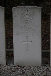 Forest-Sur-Marque Communal Cemetery - Bull, William Charles