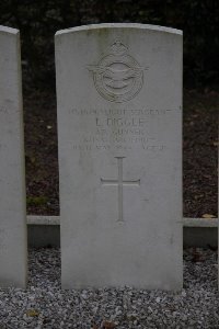 Forest-Sur-Marque Communal Cemetery - Diggle, Lawrence