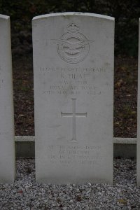 Forest-Sur-Marque Communal Cemetery - Heap, Robert