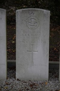 Forest-Sur-Marque Communal Cemetery - Henry, Andrew Alexander