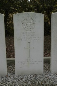 Forest-Sur-Marque Communal Cemetery - Lewis, William John