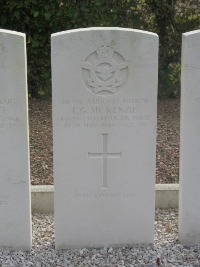Forest-Sur-Marque Communal Cemetery - McKenzie, Lloyd George