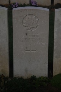 Aubigny Communal Cemetery Extension - Childs, F B