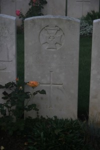 Aubigny Communal Cemetery Extension - Dines, H R P