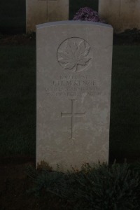 Aubigny Communal Cemetery Extension - McKenzie, John Hector