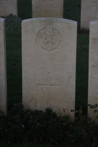 Aubigny Communal Cemetery Extension - McMurtrie, Gilbert