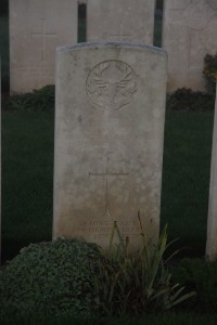Aubigny Communal Cemetery Extension - Thomson, M