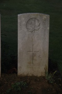 Aubigny Communal Cemetery Extension - Tye, E S