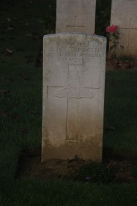 Aubigny Communal Cemetery Extension - Veresmith, Daniel James Christopher
