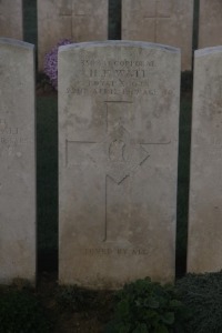 Aubigny Communal Cemetery Extension - Watt, H E