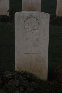 Aubigny Communal Cemetery Extension - Weaver, Gordon Roy
