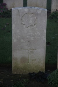 Aubigny Communal Cemetery Extension - Whittaker, T F