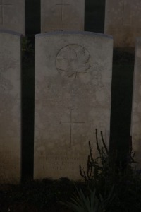 Aubigny Communal Cemetery Extension - Wilson, L