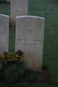 Aubigny Communal Cemetery Extension - Young, H