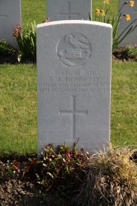 Hooge Crater Cemetery - Hennessy, T J