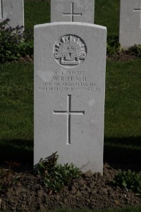 Hooge Crater Cemetery - Peach, William Robert