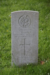 Shorwell (St. Peter) New Churchyard - Downer, Frank