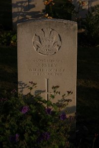 Rue-Du-Bois Military Cemetery Fleurbaix - Kelly, J