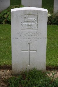 Gordon Dump Cemetery Ovillers-La Boisselle - Summers, J