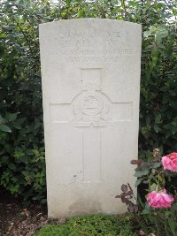 Quesnoy Farm Military Cemetery - Allison, R
