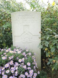 Quesnoy Farm Military Cemetery - Ashton, F B