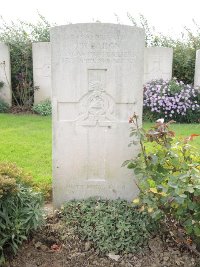 Quesnoy Farm Military Cemetery - Baron, J W