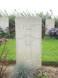 Quesnoy Farm Military Cemetery - Beeston, W