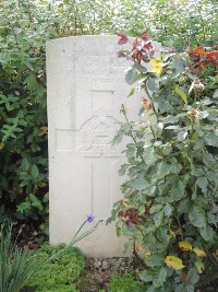 Quesnoy Farm Military Cemetery - Crossley, F